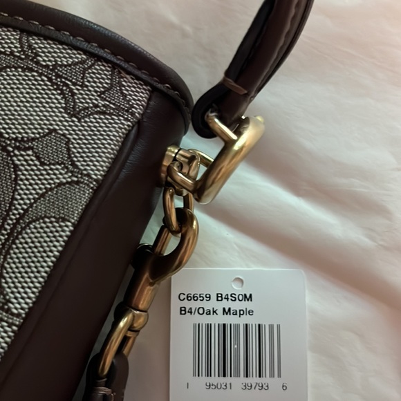 New Coach Hobo in Signature Jacquard - Picture 5 of 7